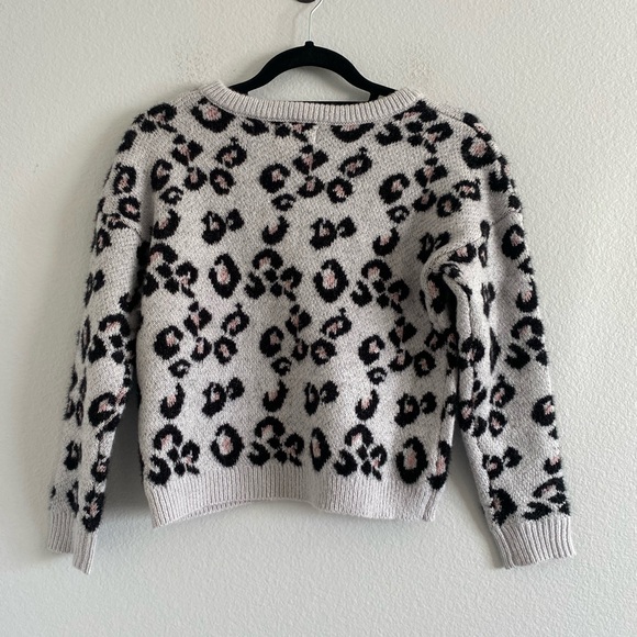 Kiss The Stars Gray Leopard Print Crewneck Sweater Sz Small - Picture 5 of 7